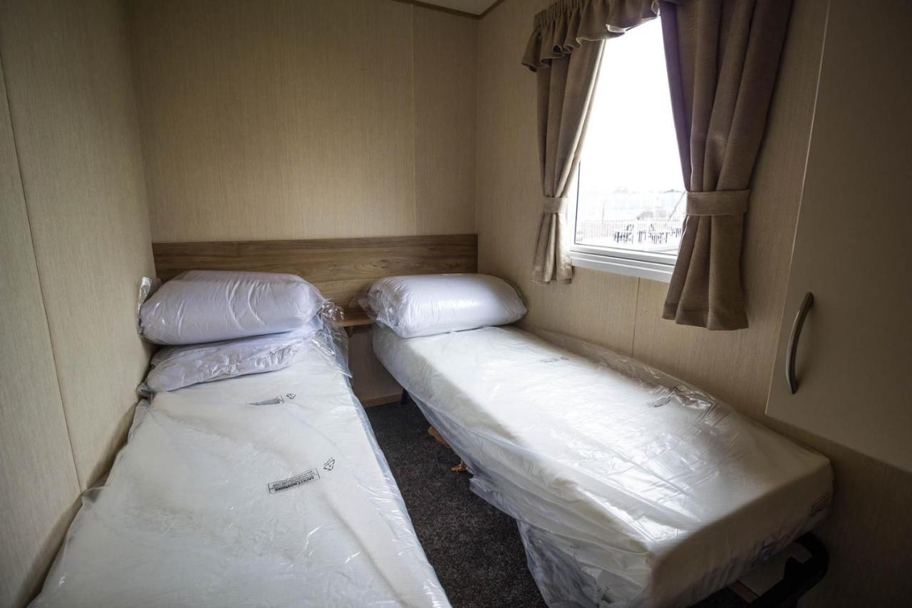 8 Berth Caravan In A Great Location In Norfolk Ref 50053D Hotel Great Yarmouth Buitenkant foto